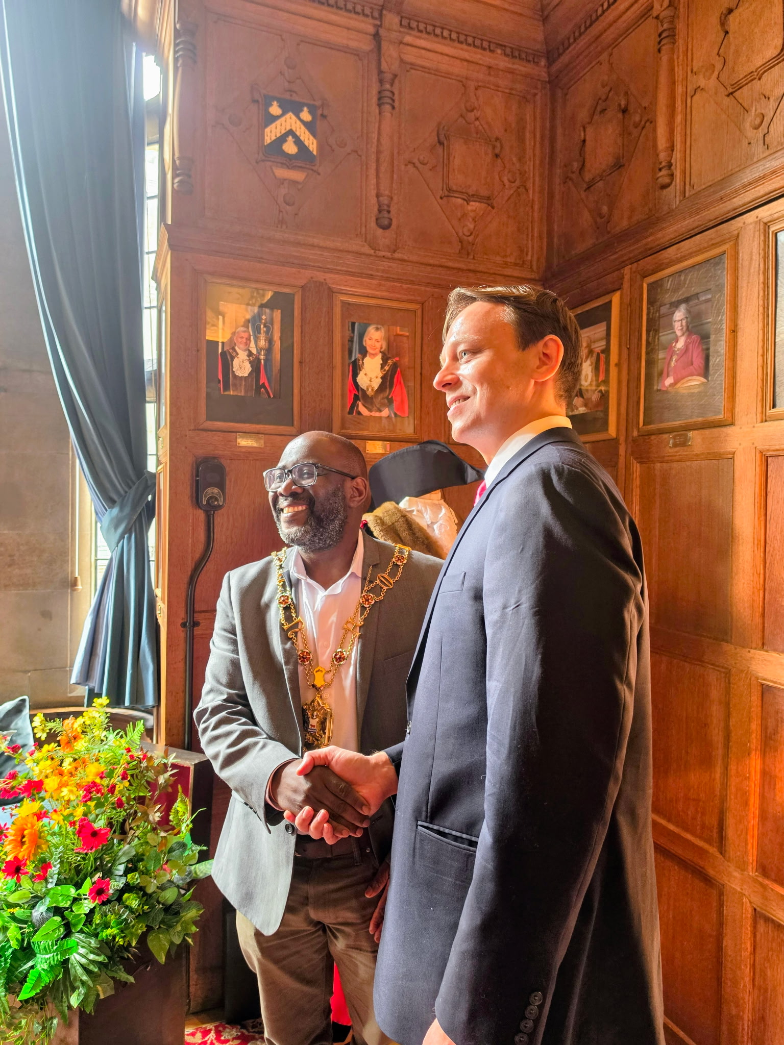 Tony Pajunen with the Lord Mayor of Oxford, Chewe Munkonge, at the Town Hall